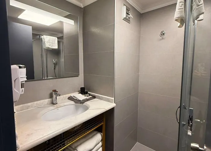 The Yali Σμύρνη