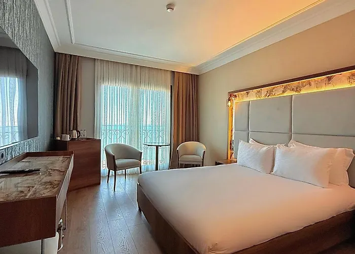 The Yali Σμύρνη