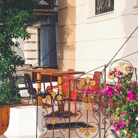 The Yali ホテル 3*