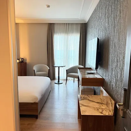 The Yali イズミル