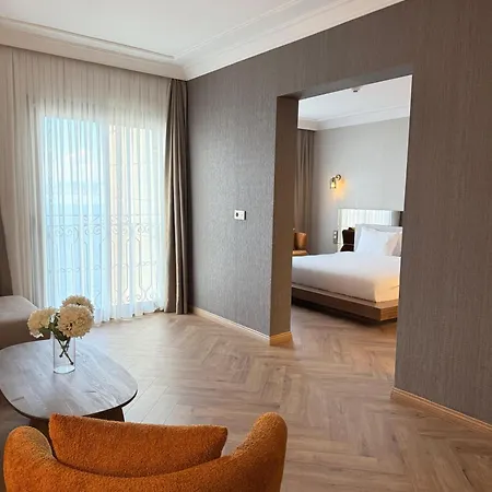 ホテル The Yali 3*