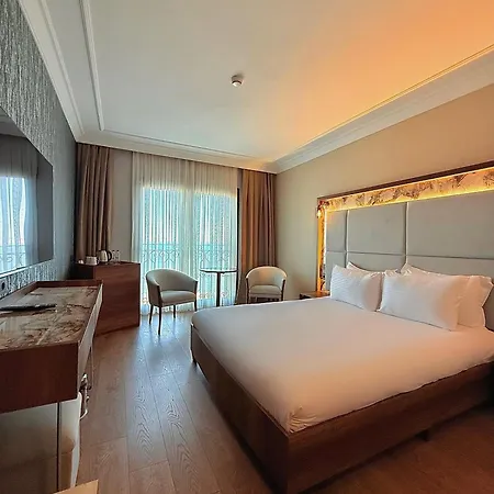 The Yali イズミル